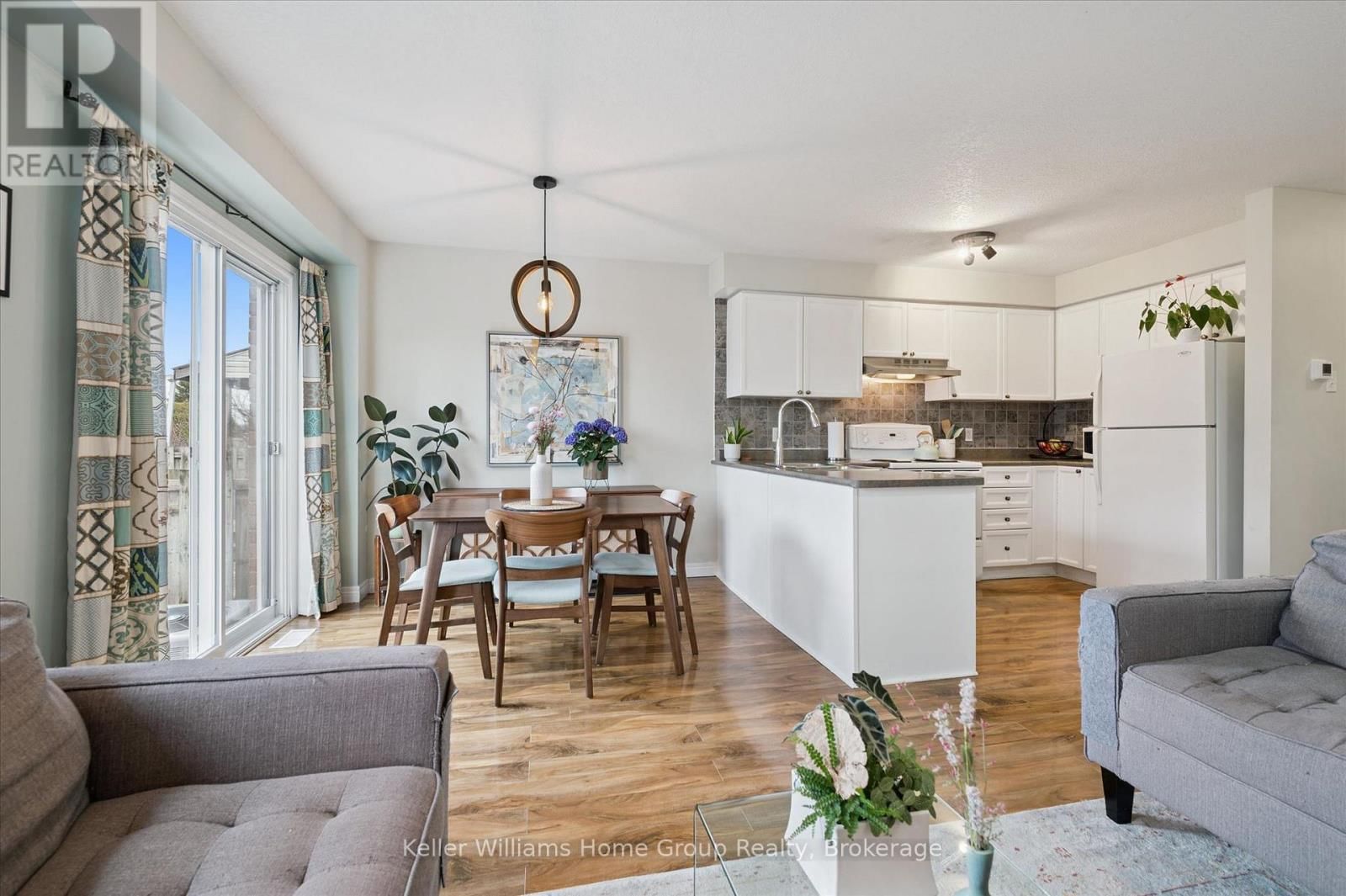 706 DENNY GATE Image 15