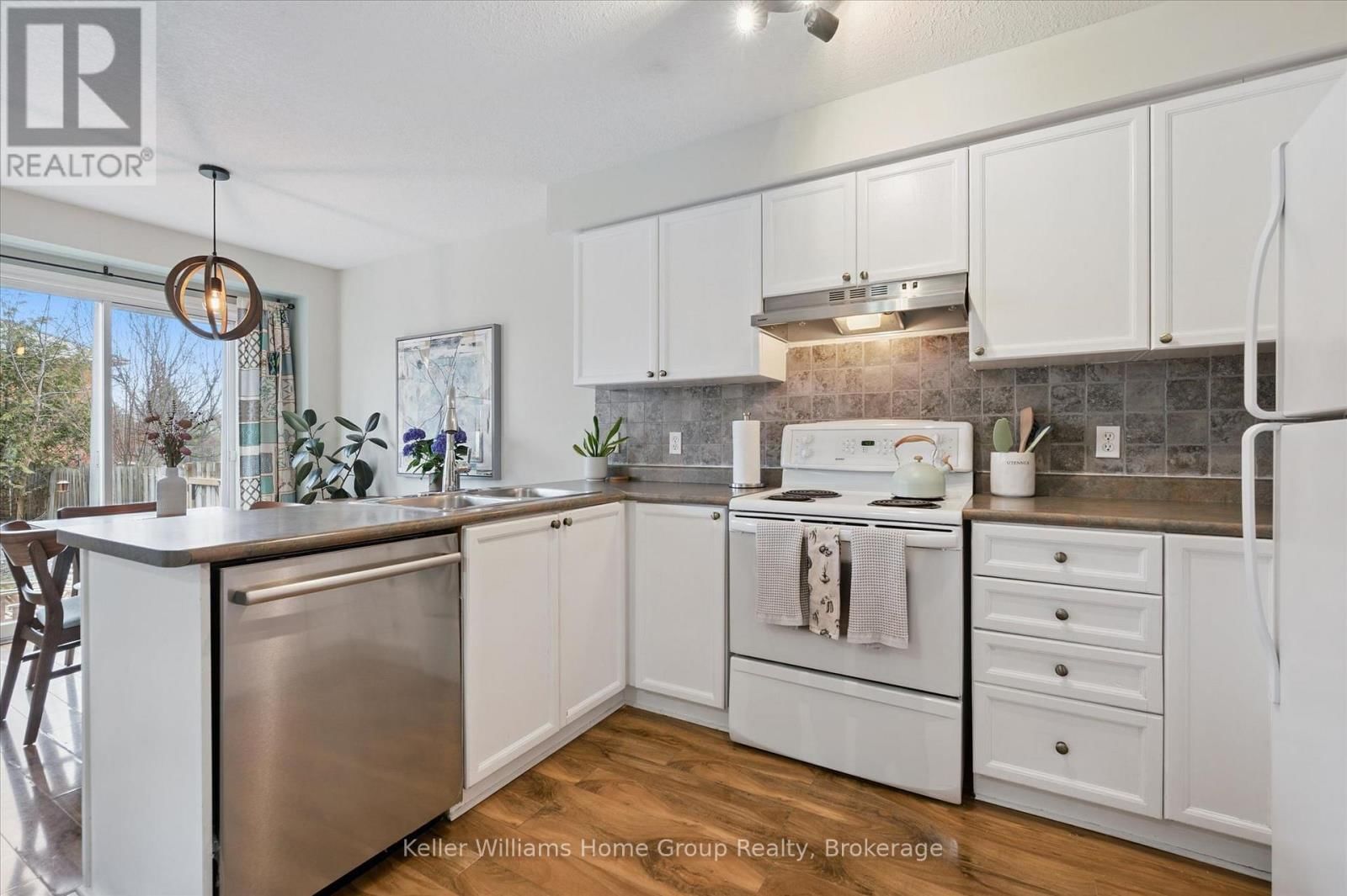 706 DENNY GATE Image 9