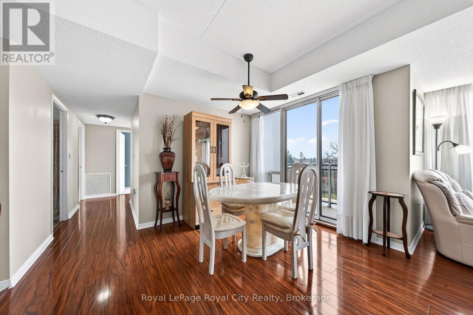 402 - 105 BAGOT STREET Image 11