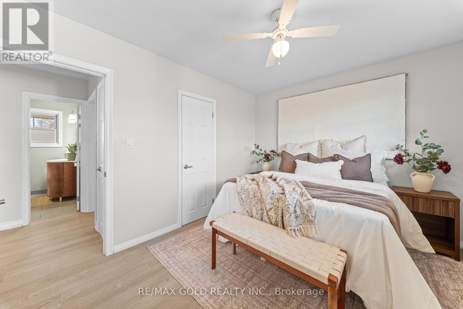 207 BRENDA CRESCENT Image 25