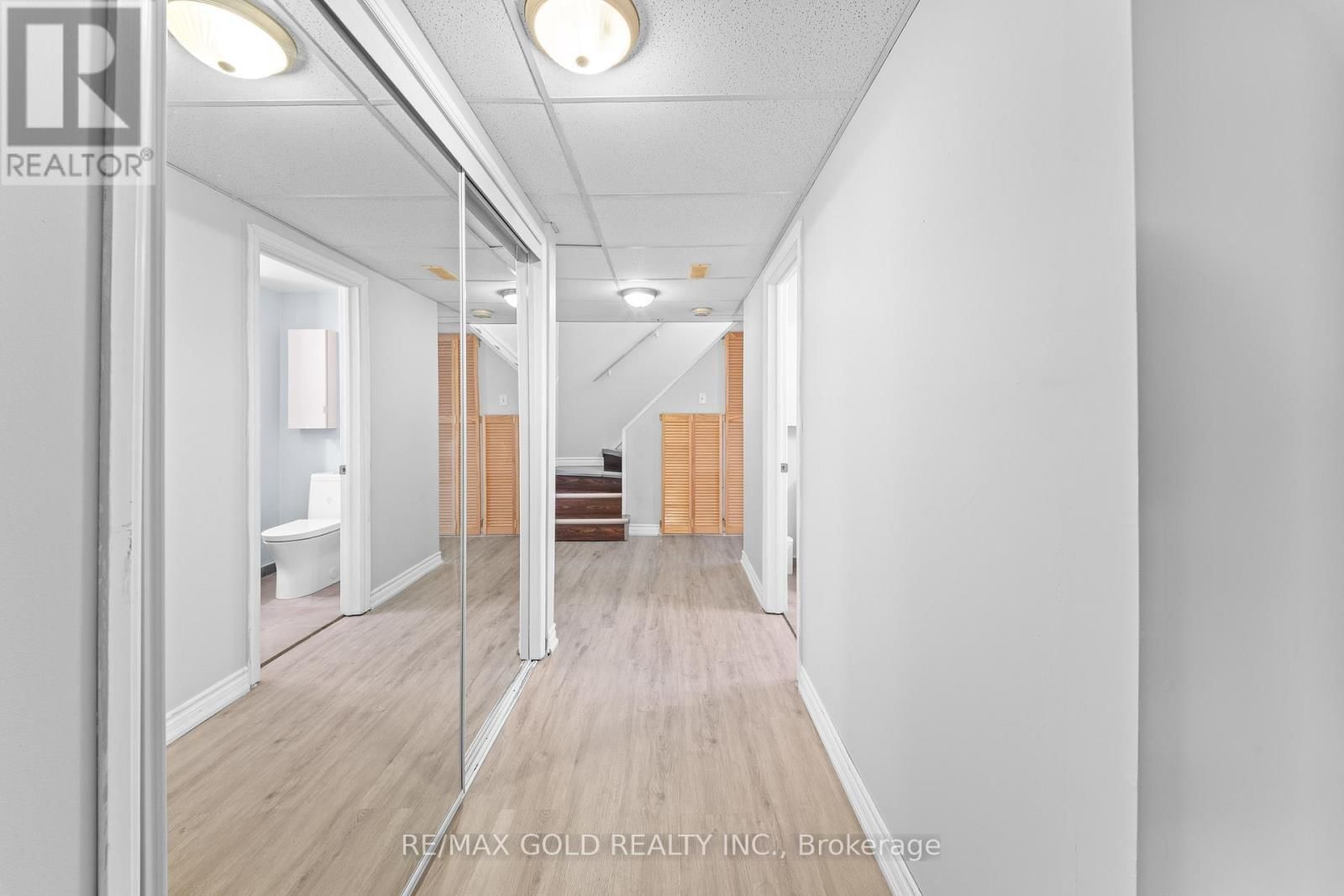 207 BRENDA CRESCENT Image 35