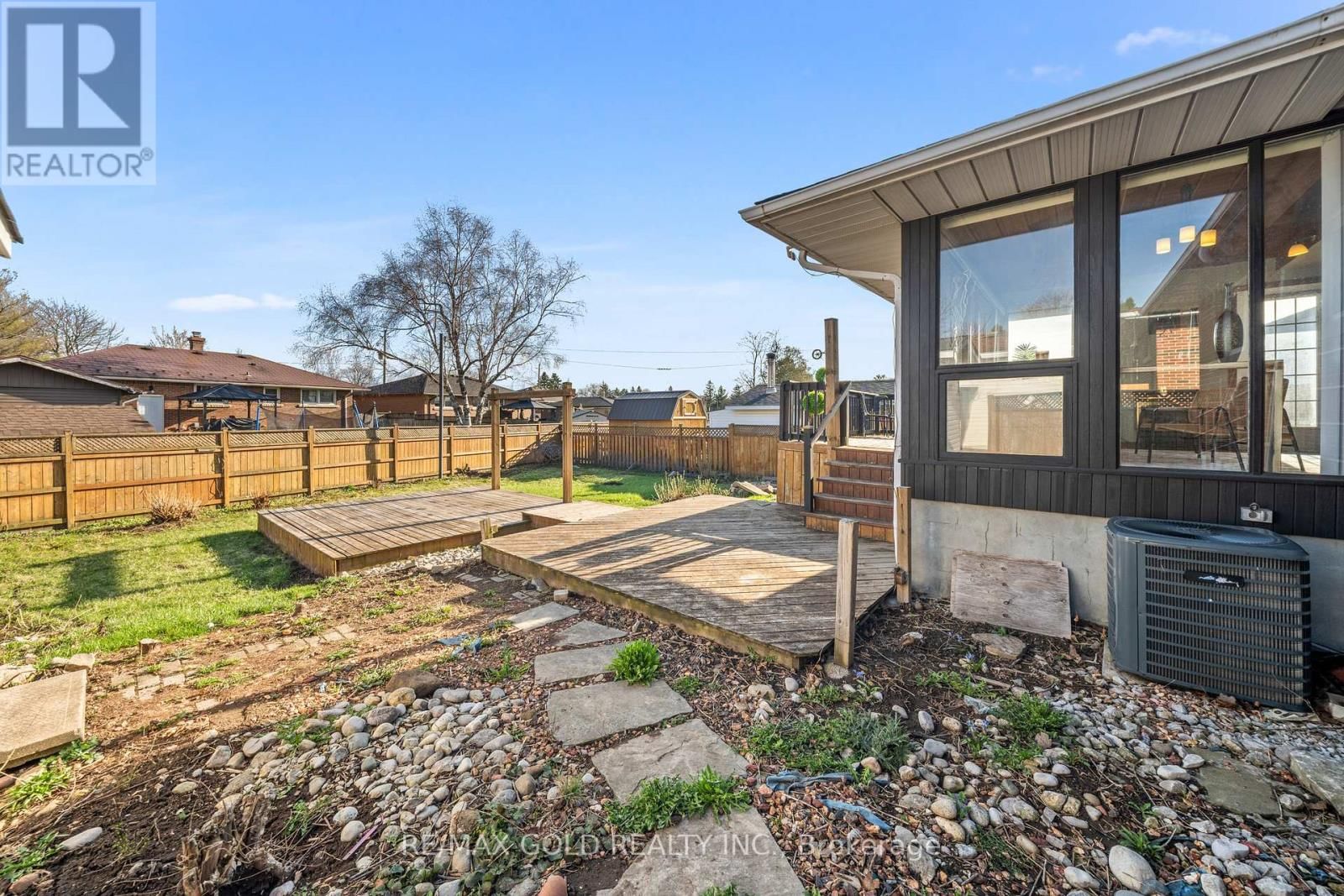 207 BRENDA CRESCENT Image 47