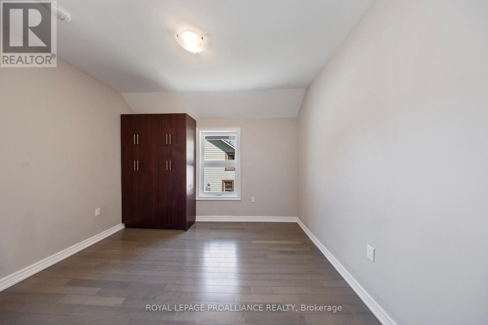 141 ONTARIO STREET Image 31