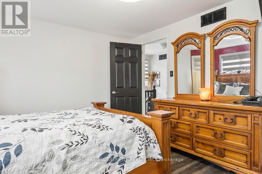 45 HAWKINS DRIVE Image 26