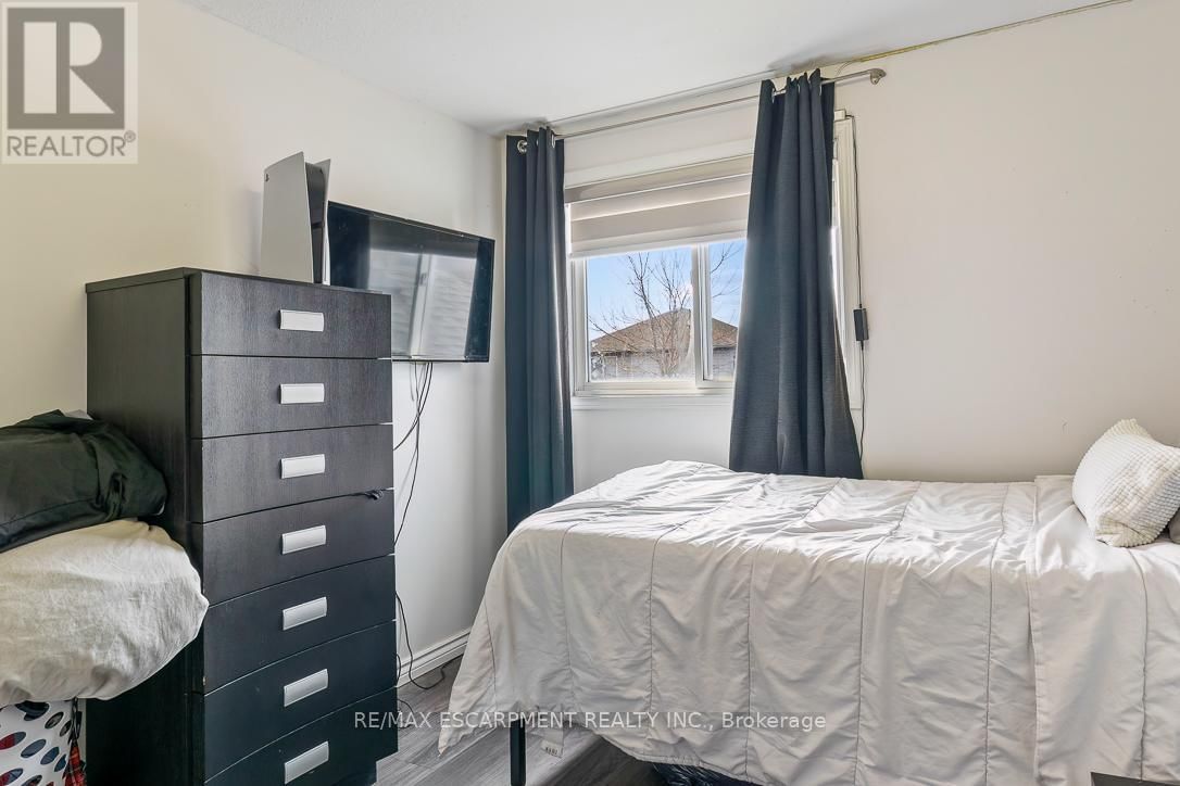 45 HAWKINS DRIVE Image 31