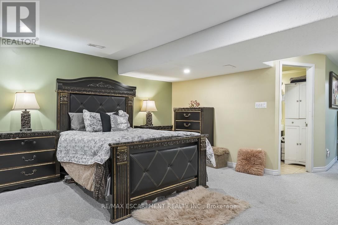 45 HAWKINS DRIVE Image 39