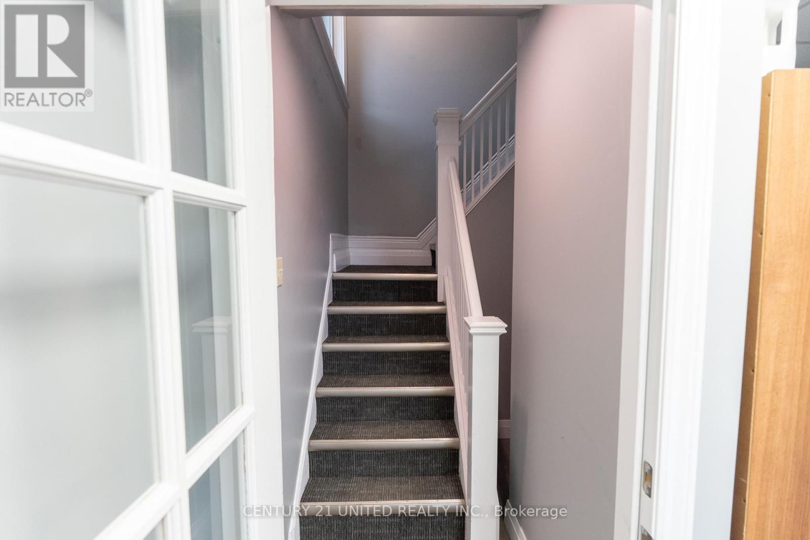 310 RUBIDGE STREET Image 16