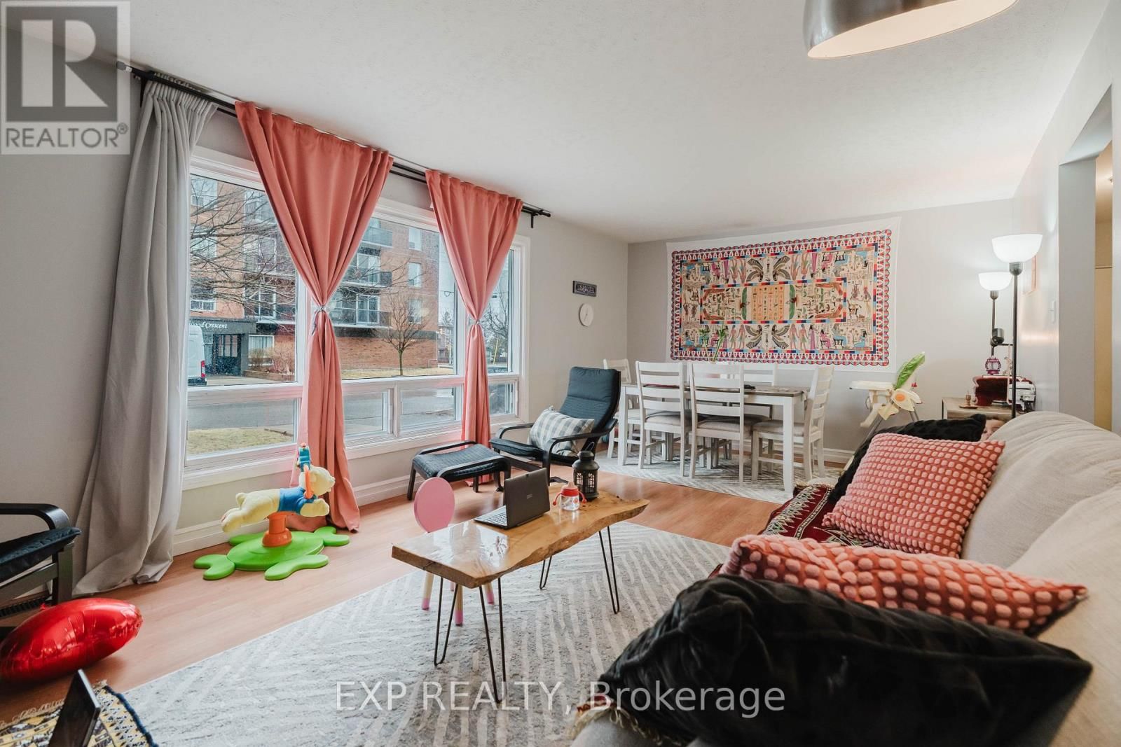 847 PINEWOOD CRESCENT Image 5