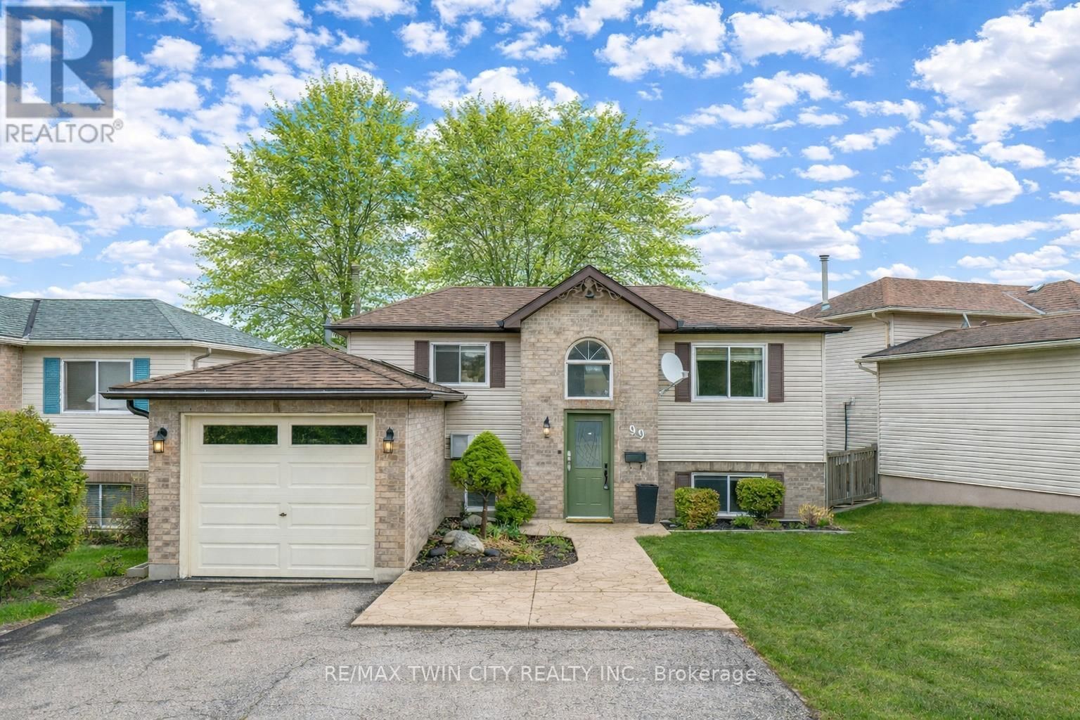 99 CANROBERT STREET Image 1