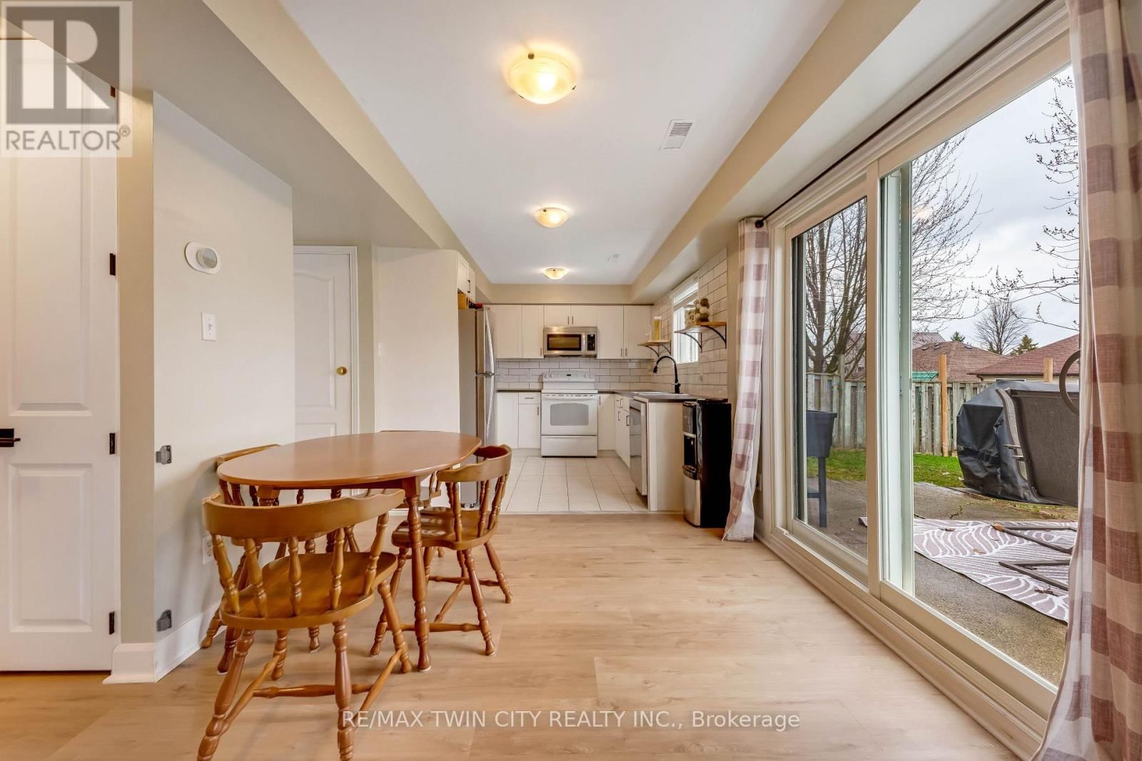 99 CANROBERT STREET Image 12