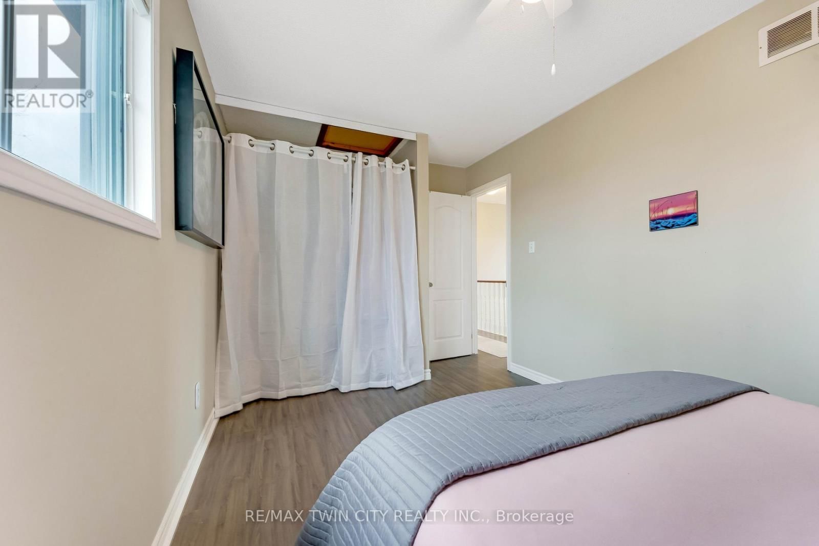 99 CANROBERT STREET Image 19