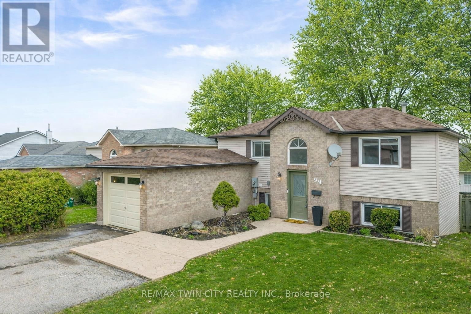 99 CANROBERT STREET Image 2