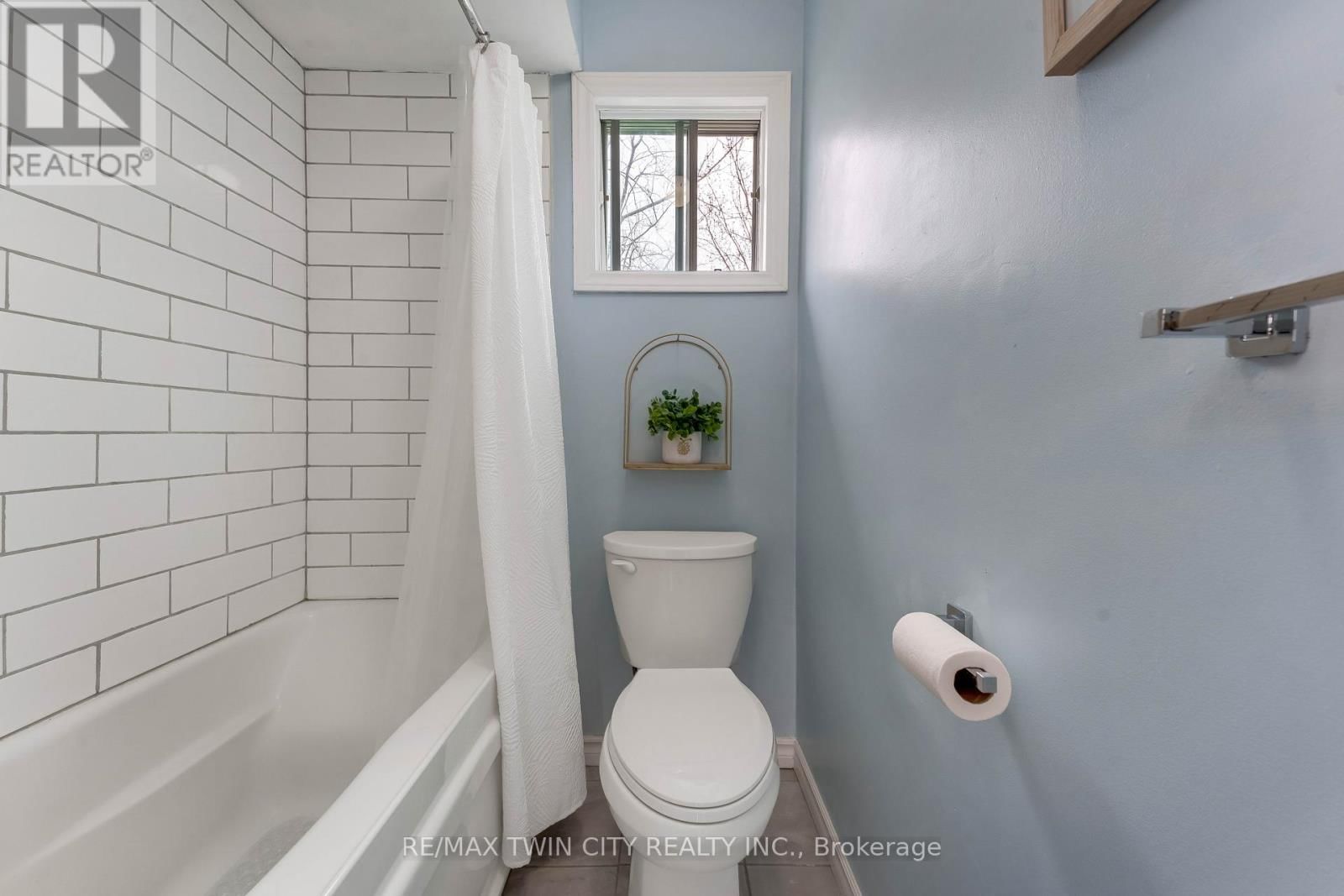 99 CANROBERT STREET Image 21