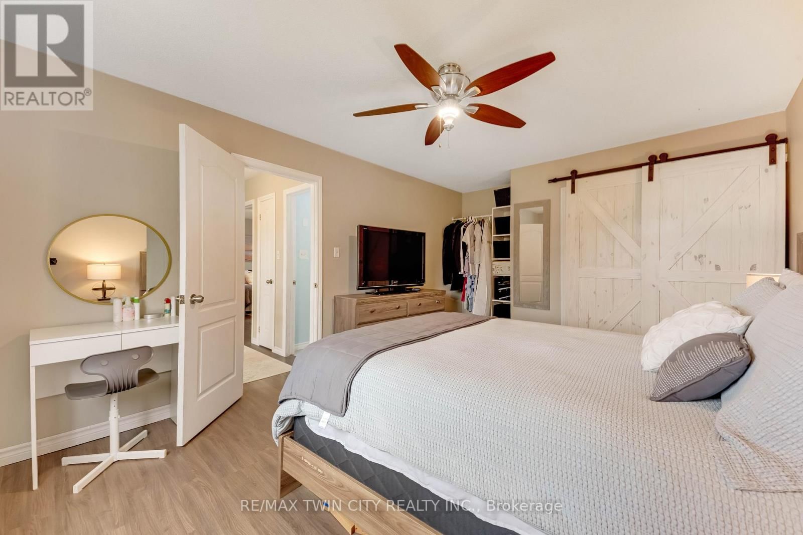 99 CANROBERT STREET Image 24