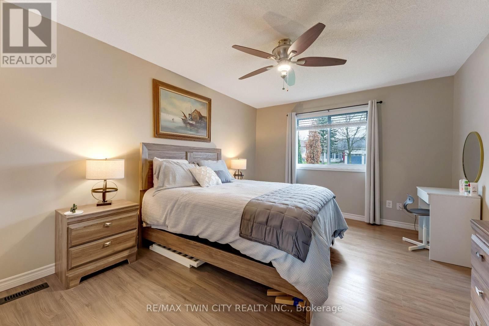 99 CANROBERT STREET Image 25