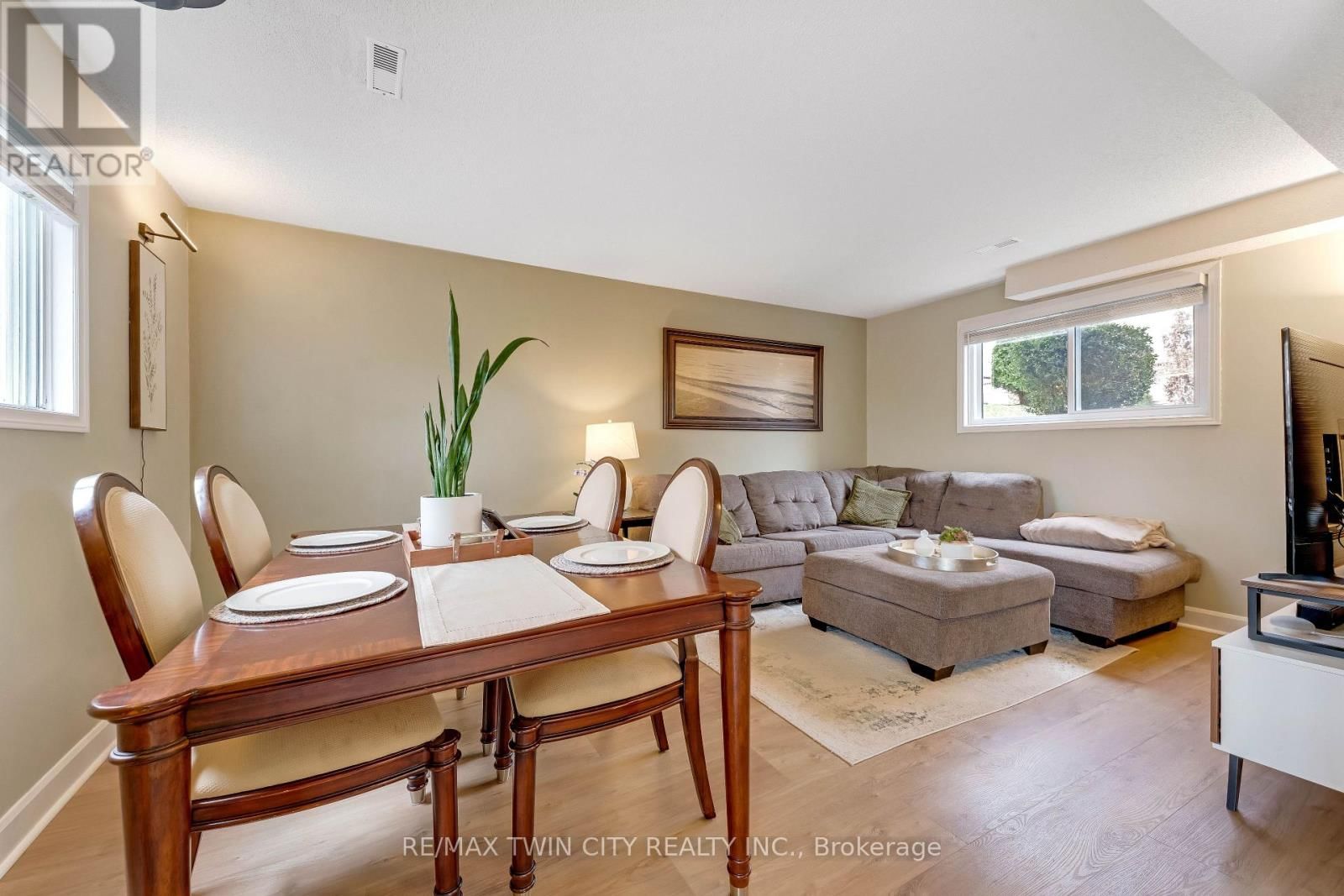 99 CANROBERT STREET Image 3