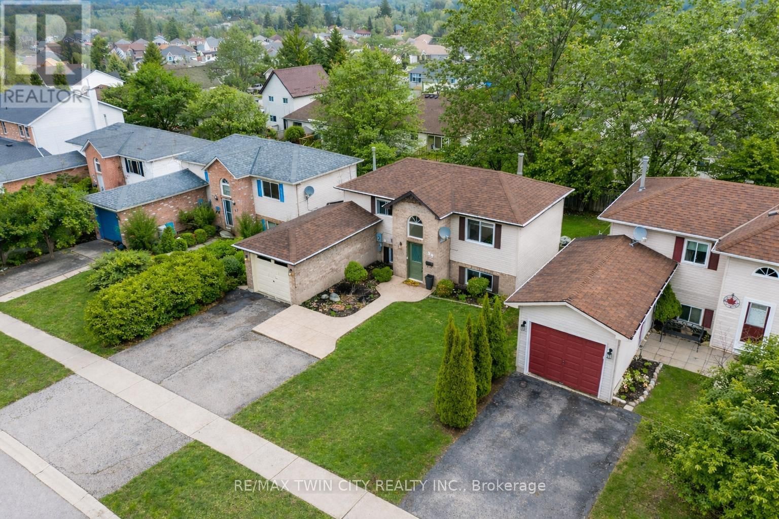 99 CANROBERT STREET Image 32