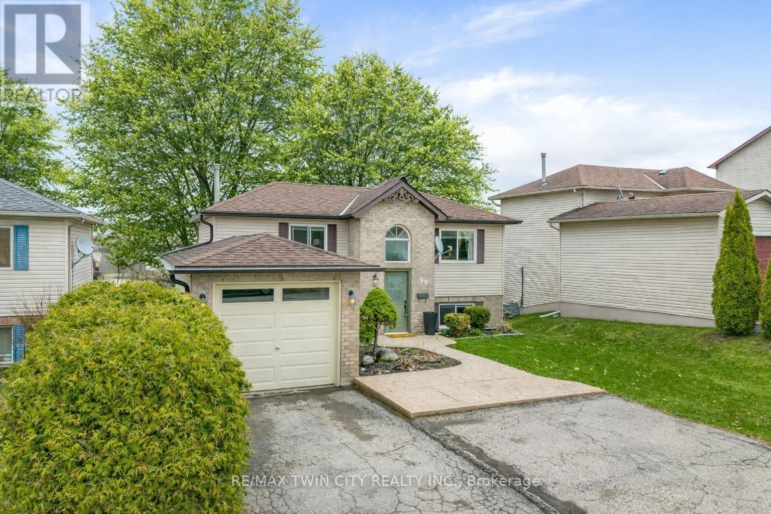 99 CANROBERT STREET Image 33