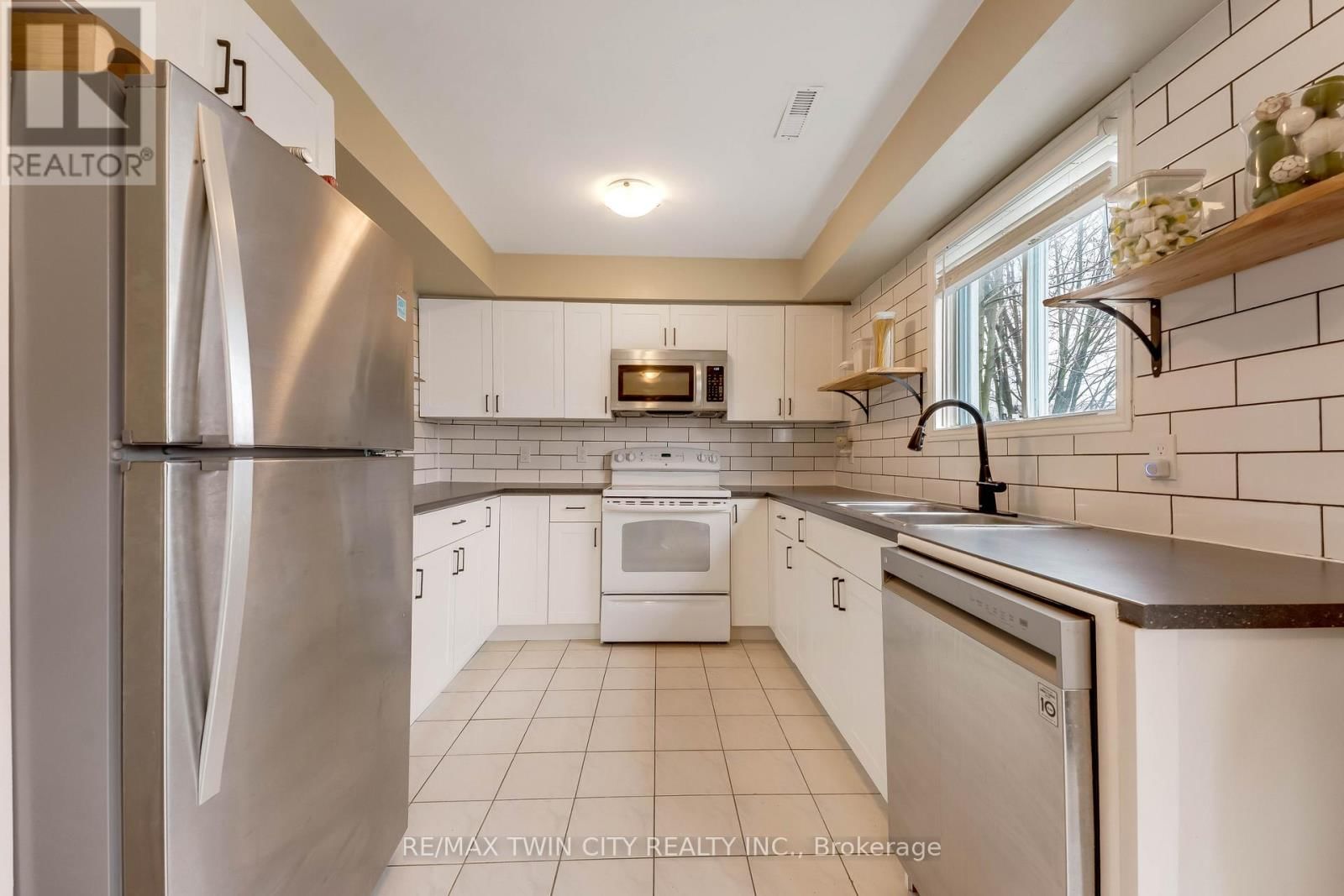 99 CANROBERT STREET Image 7