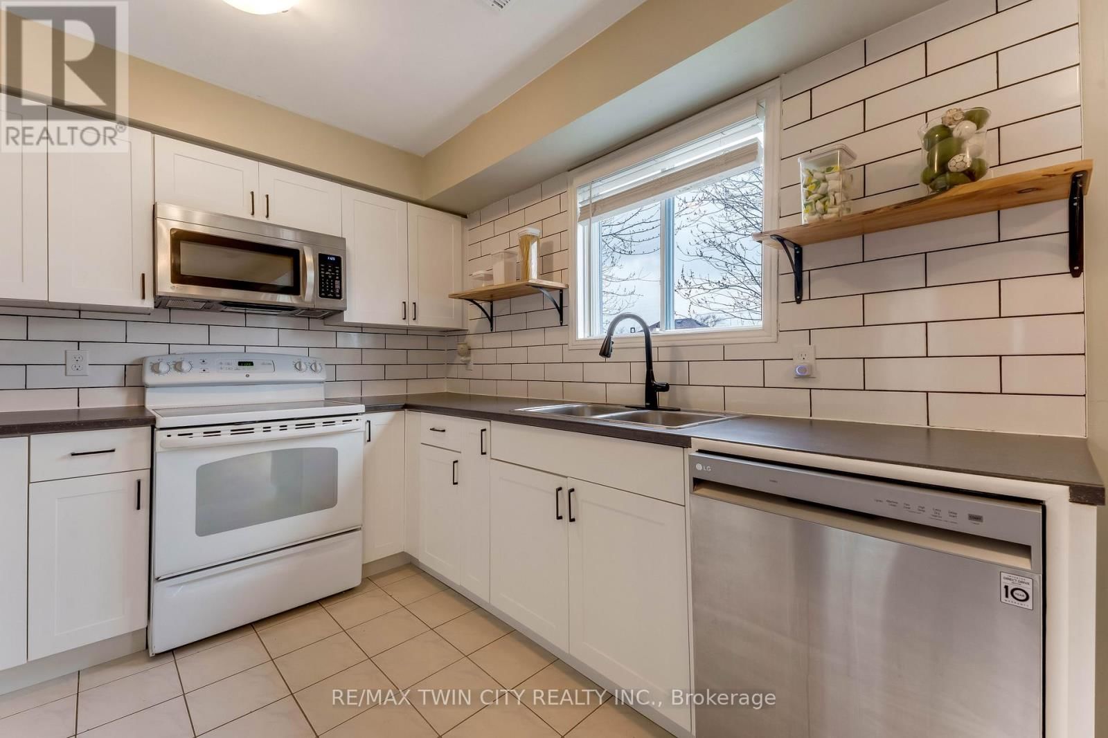 99 CANROBERT STREET Image 8