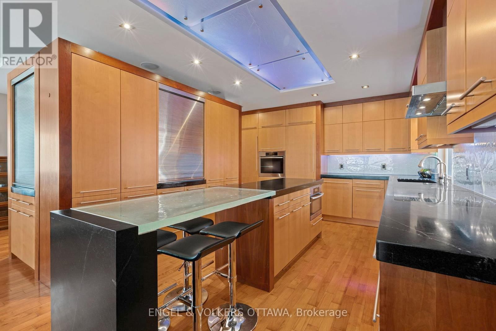 93 GILCHRIST AVENUE Image 16