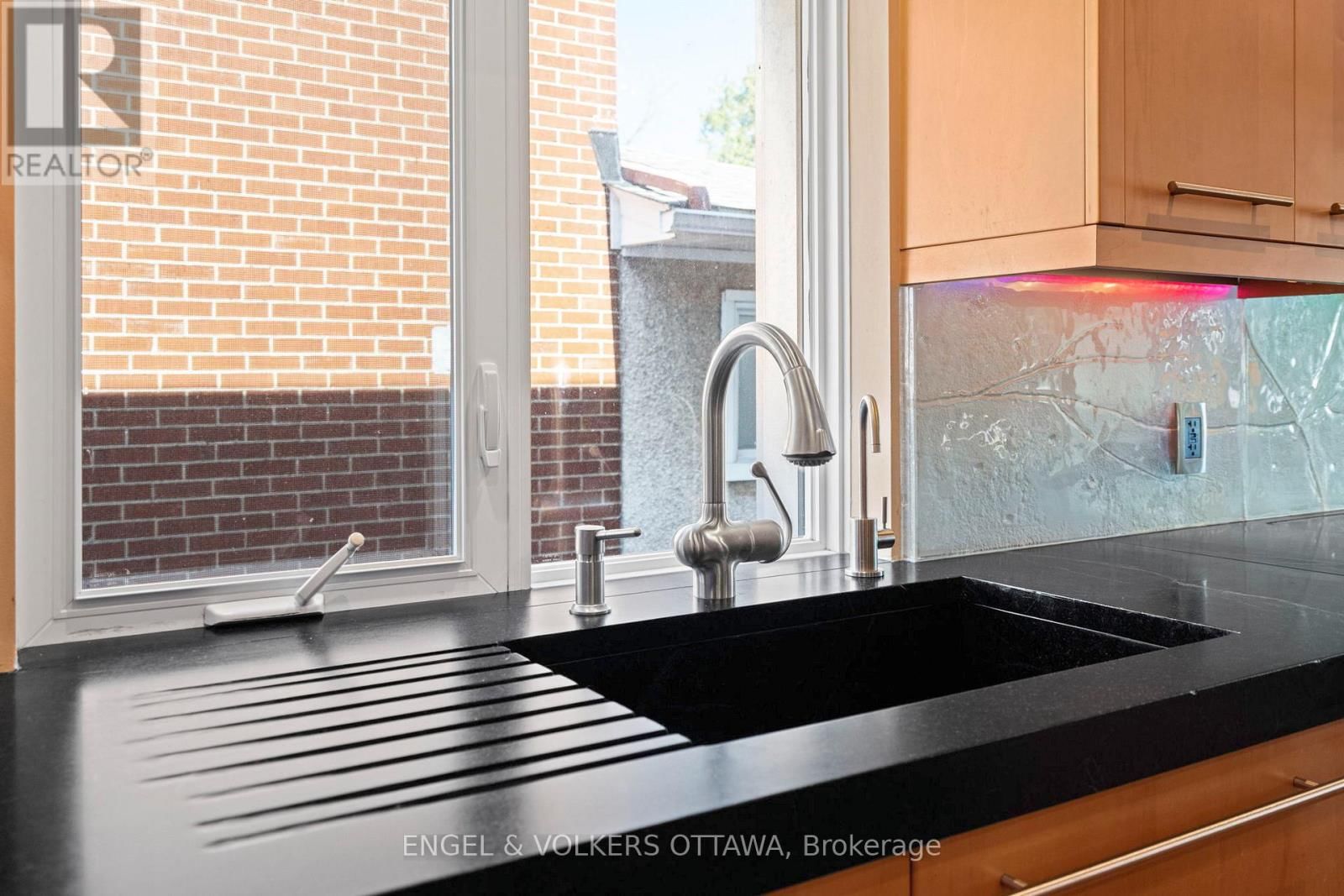 93 GILCHRIST AVENUE Image 18