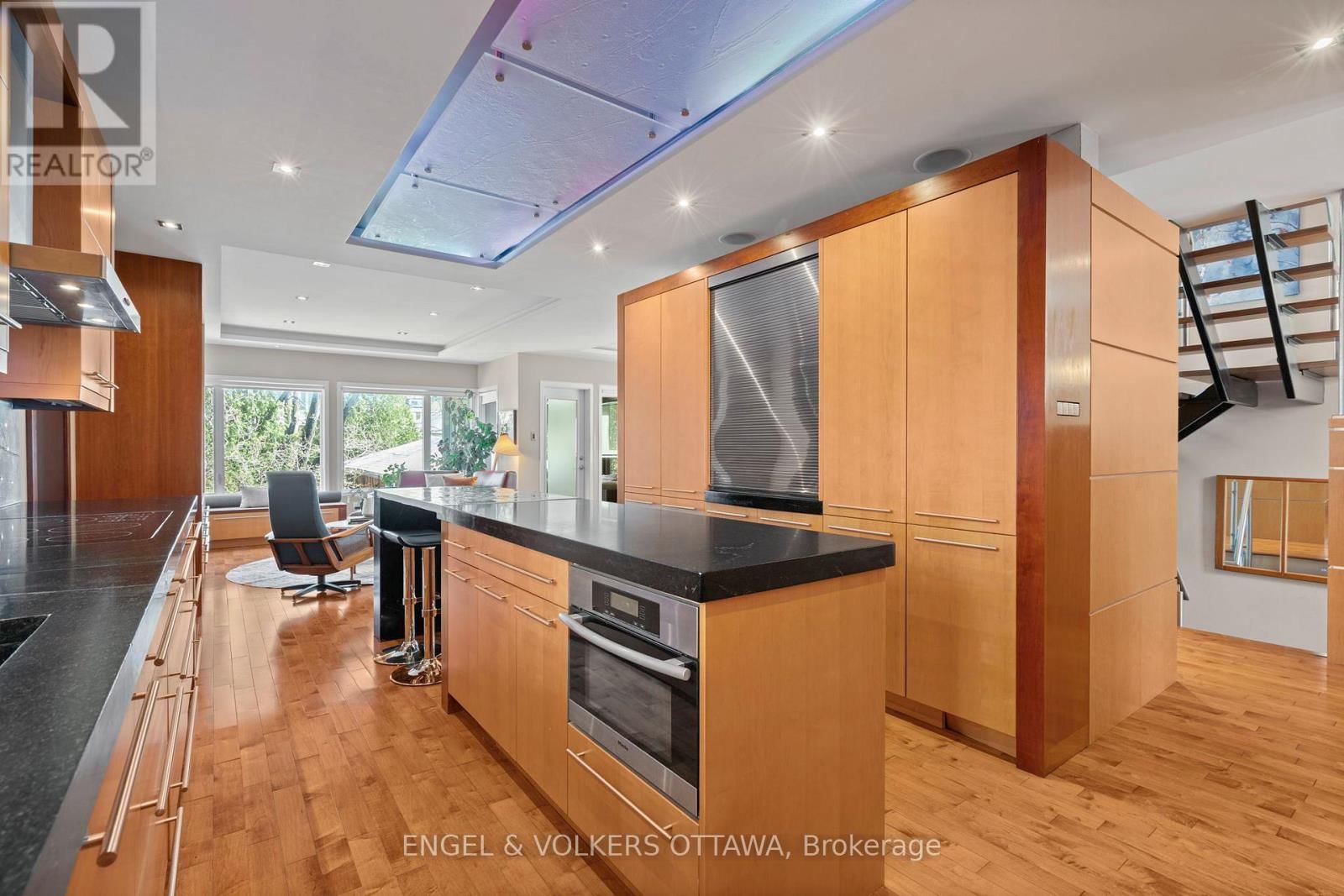 93 GILCHRIST AVENUE Image 19