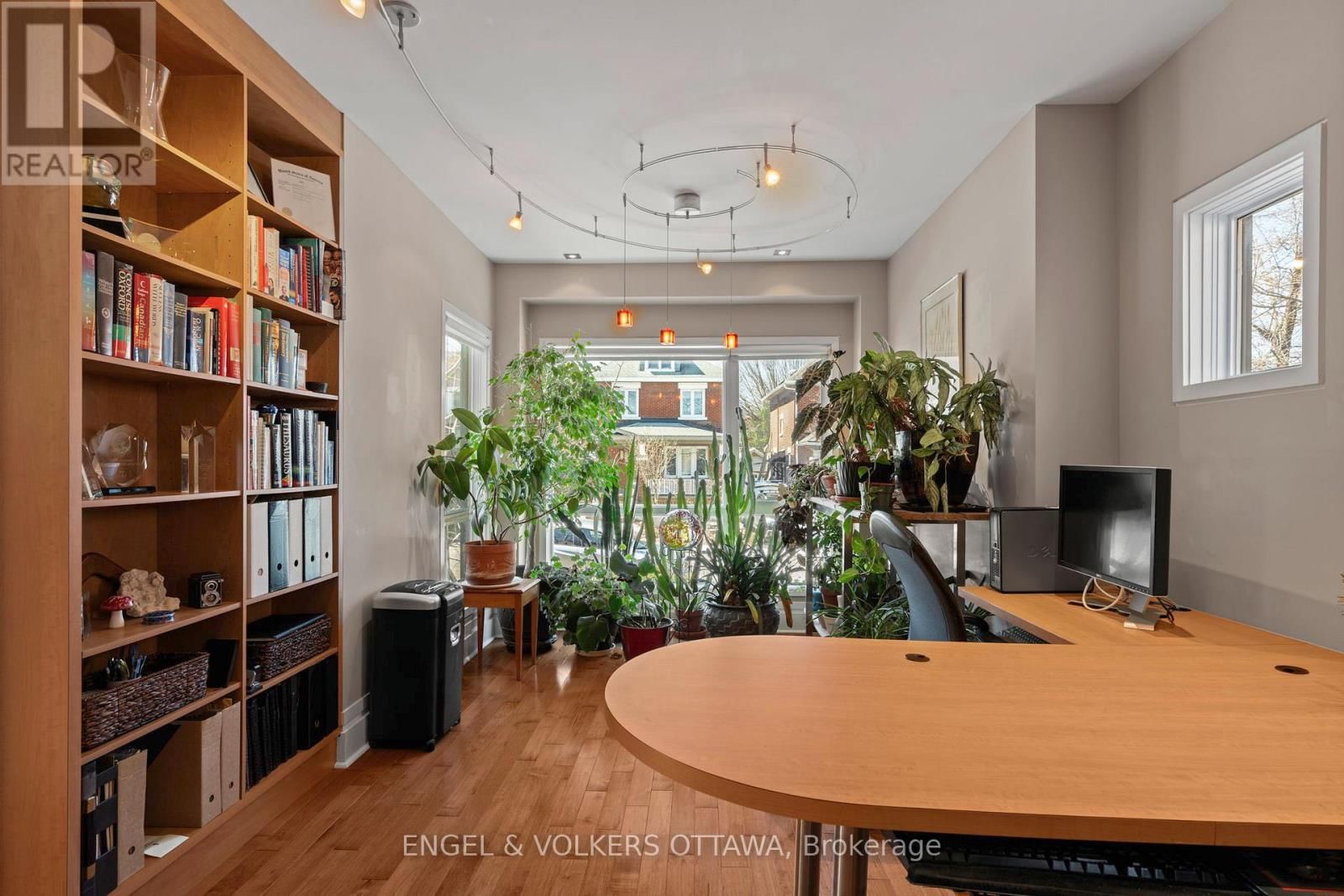 93 GILCHRIST AVENUE Image 21