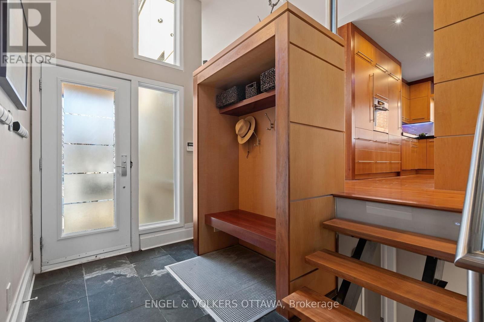 93 GILCHRIST AVENUE Image 24