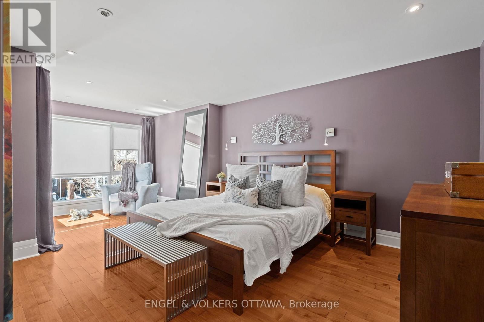 93 GILCHRIST AVENUE Image 25