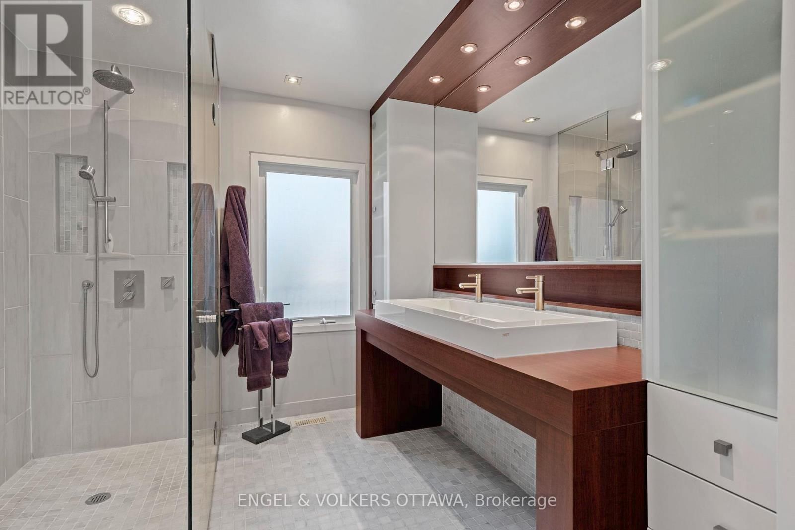 93 GILCHRIST AVENUE Image 27