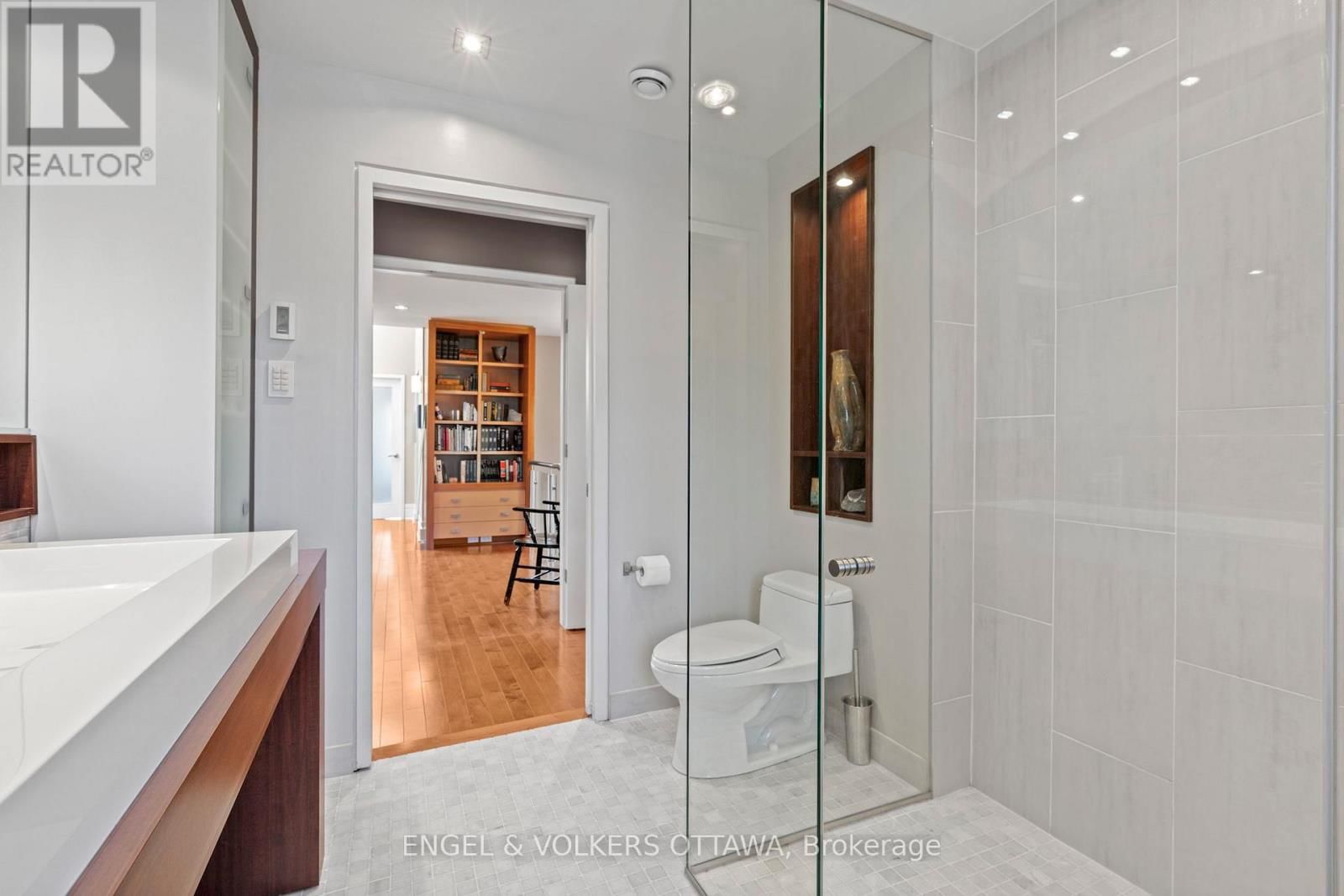 93 GILCHRIST AVENUE Image 28