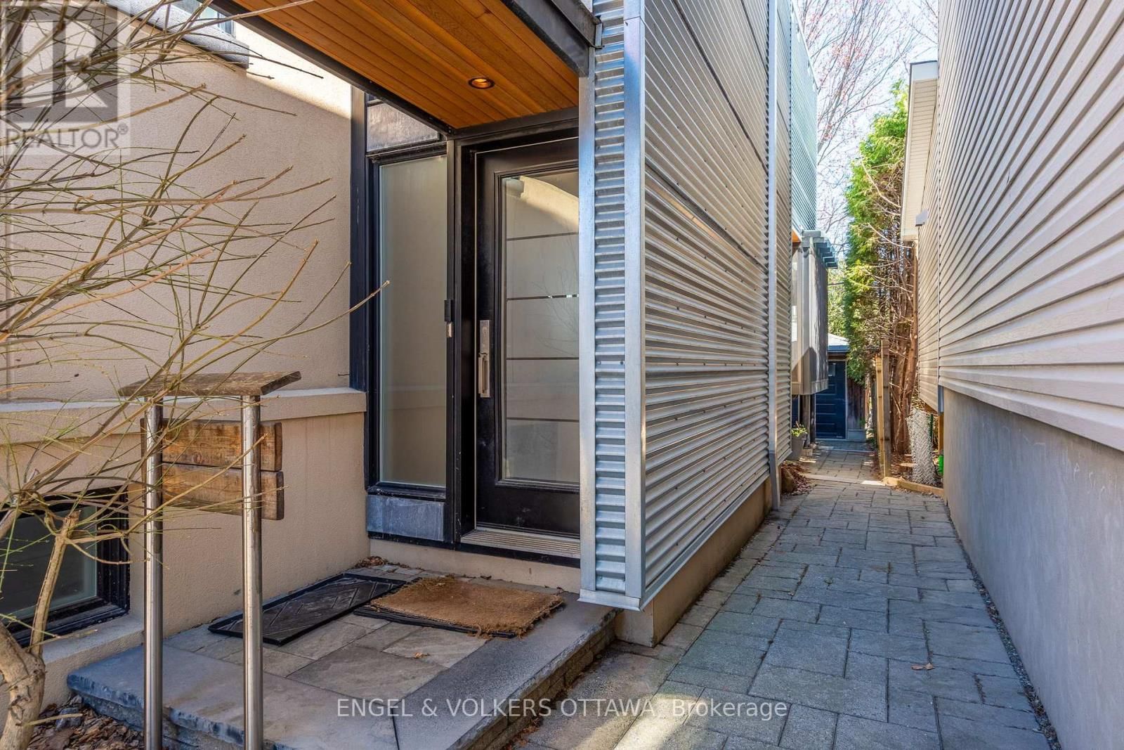 93 GILCHRIST AVENUE Image 3