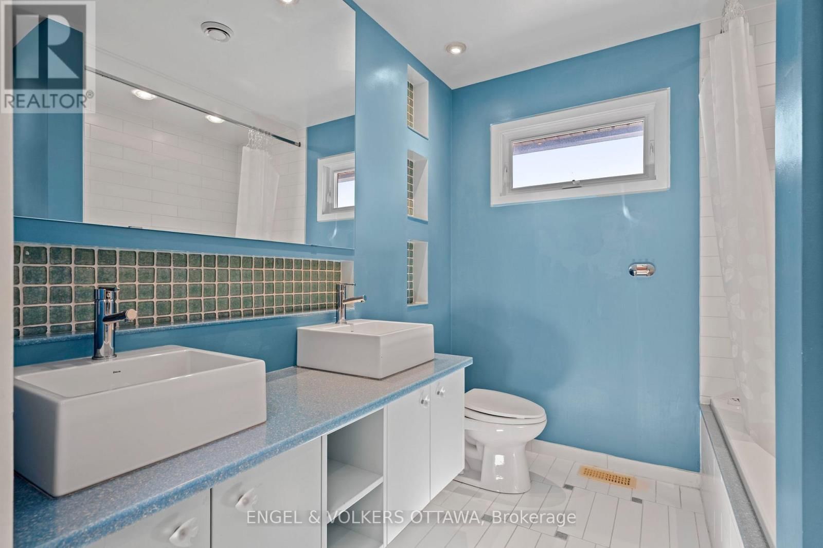 93 GILCHRIST AVENUE Image 33