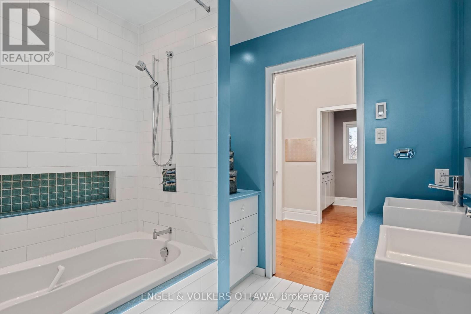 93 GILCHRIST AVENUE Image 34