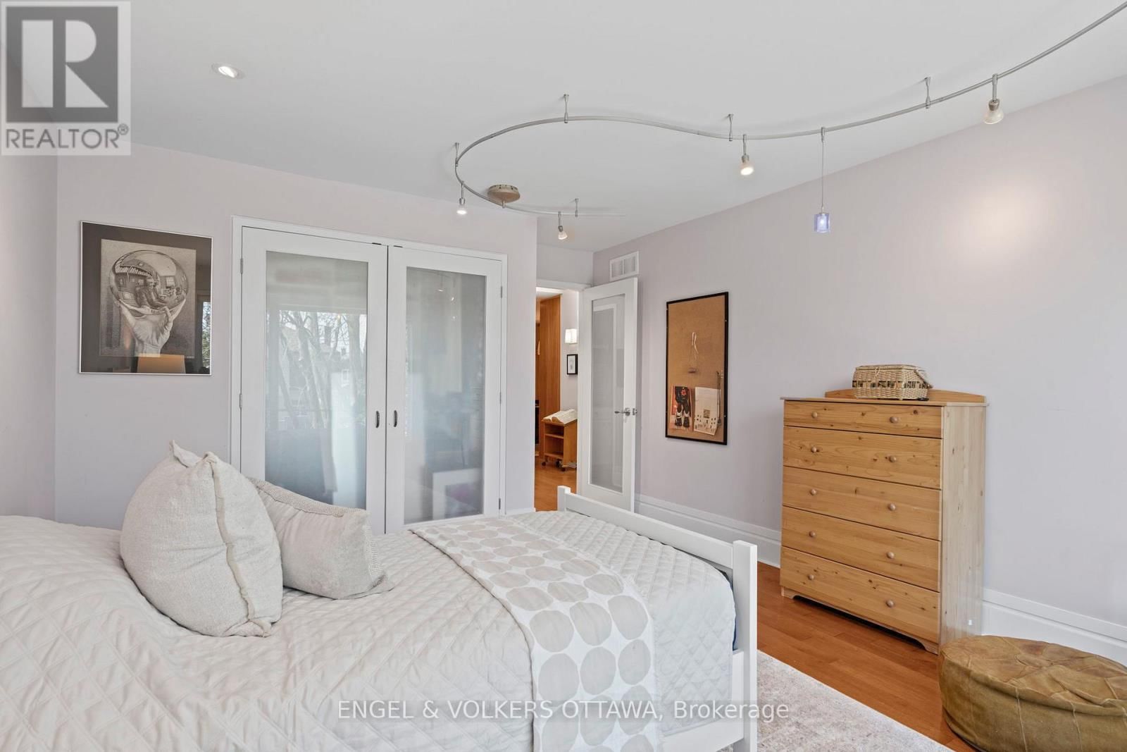 93 GILCHRIST AVENUE Image 36