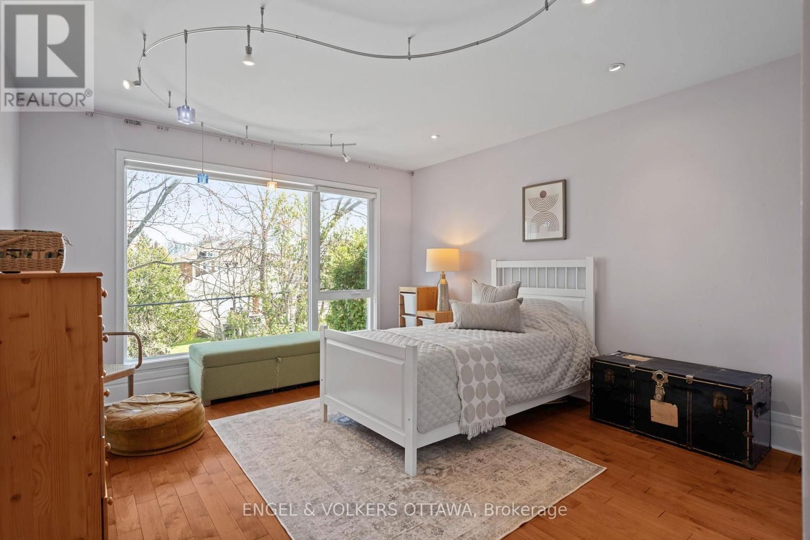 93 GILCHRIST AVENUE Image 37