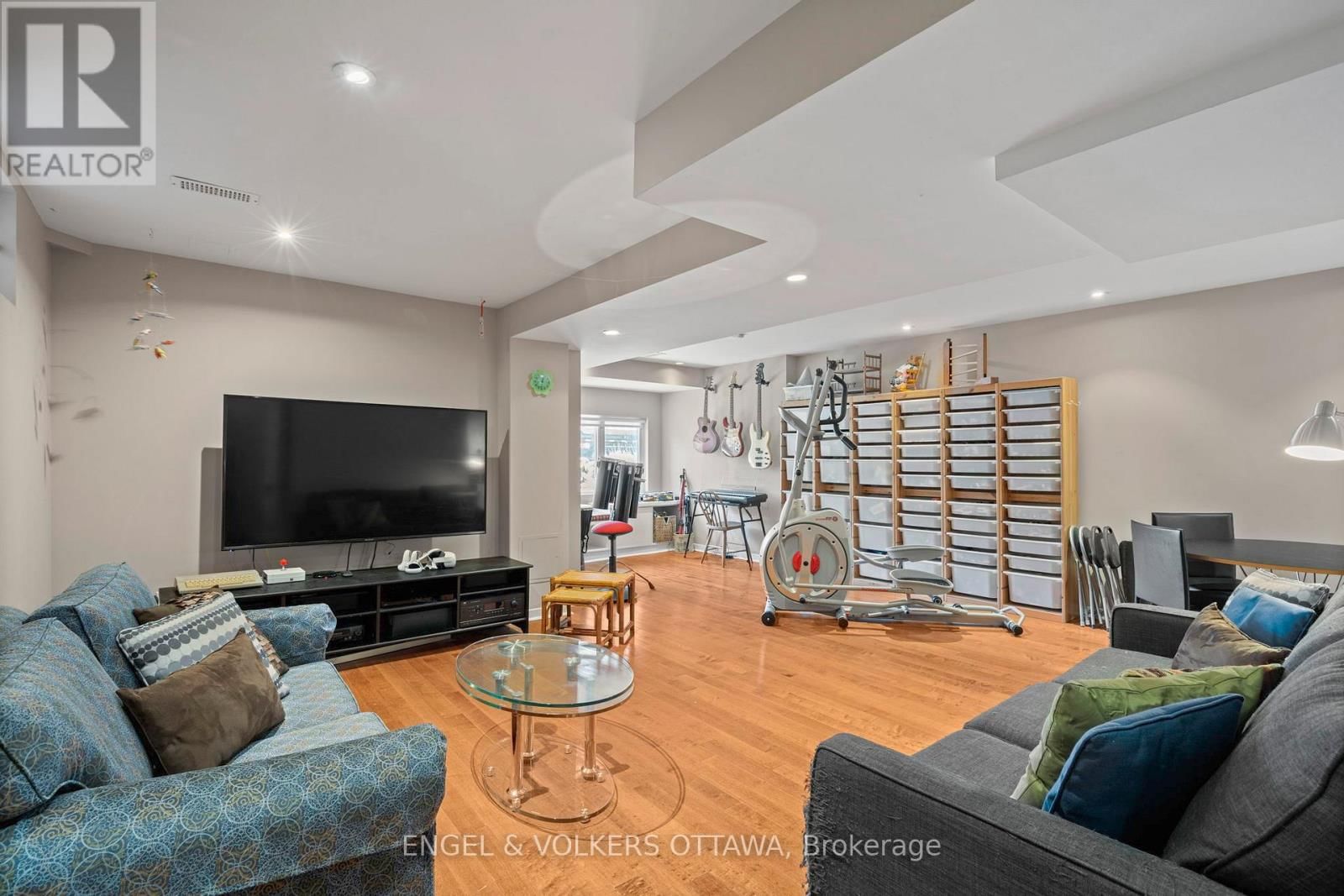 93 GILCHRIST AVENUE Image 39