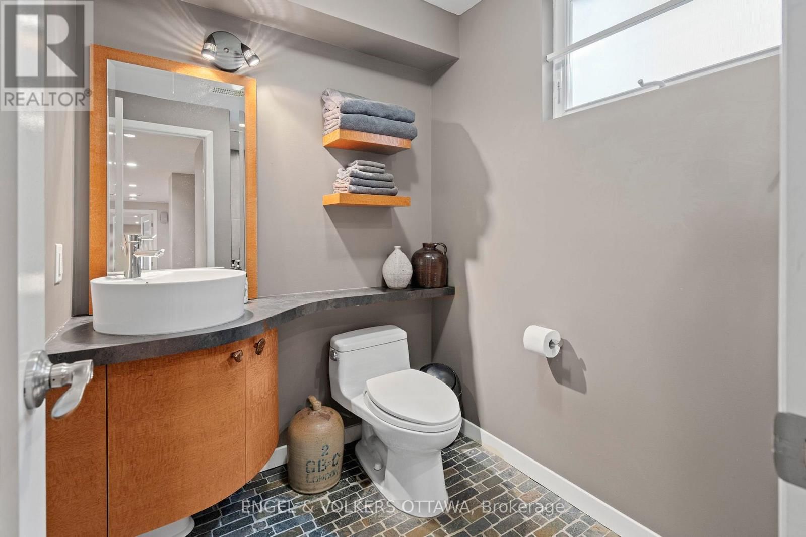 93 GILCHRIST AVENUE Image 41