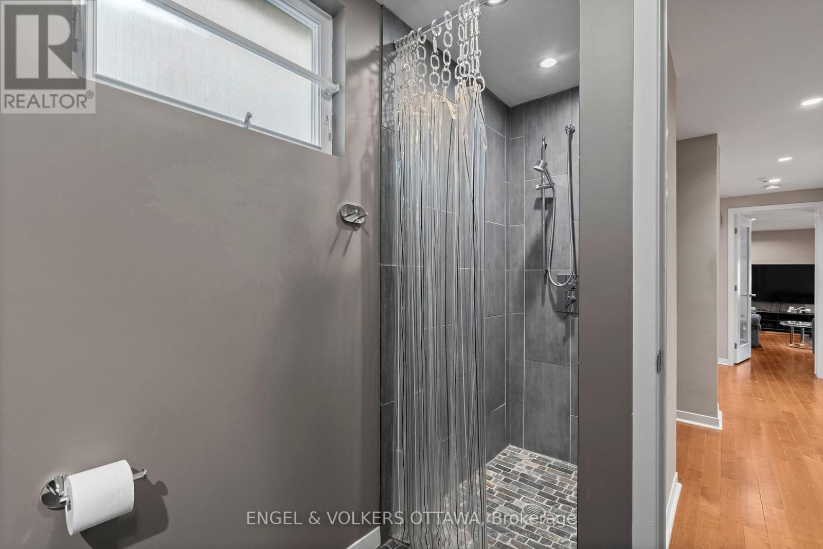 93 GILCHRIST AVENUE Image 42