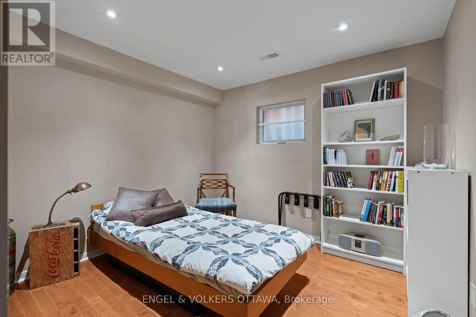 93 GILCHRIST AVENUE Image 43