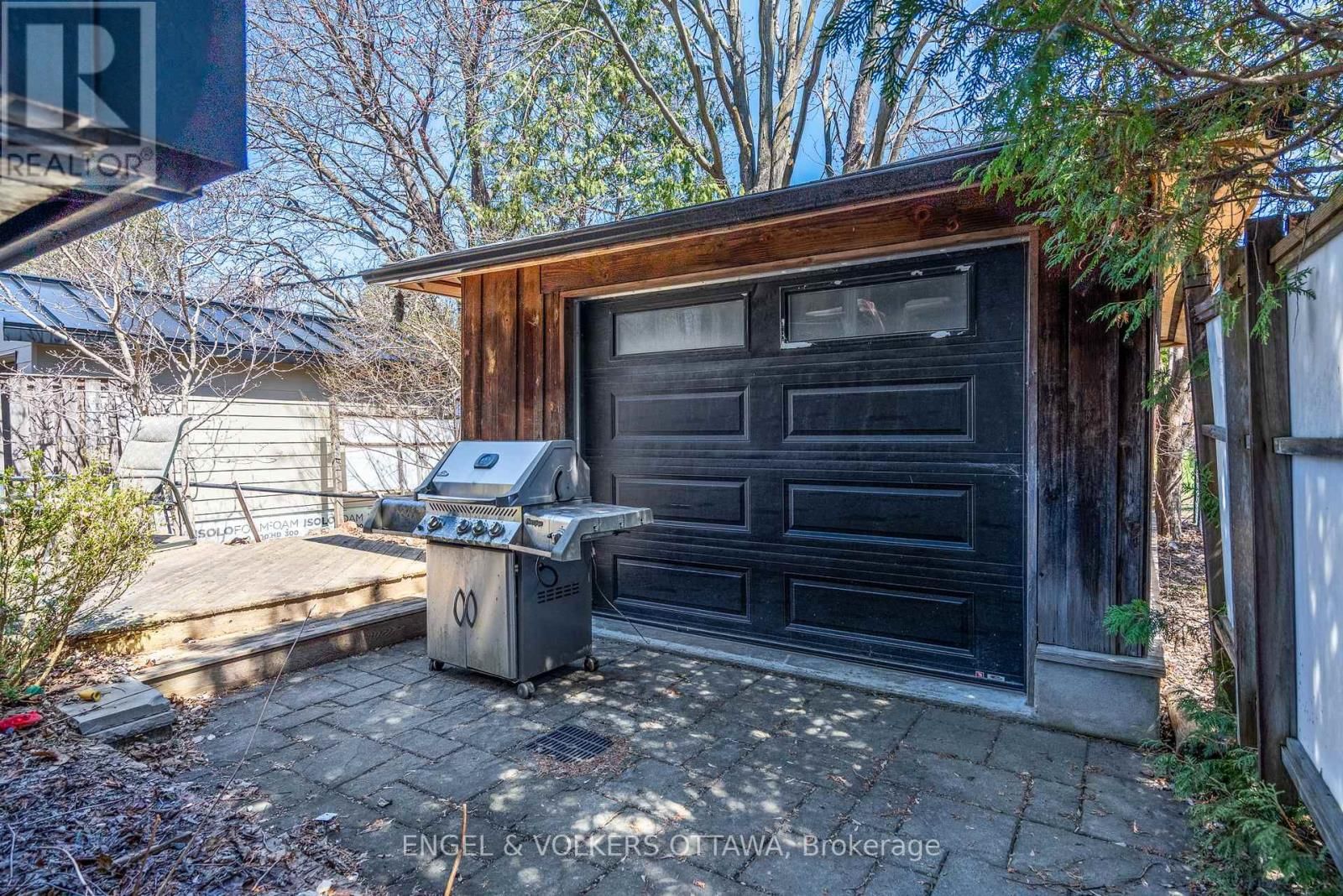 93 GILCHRIST AVENUE Image 44