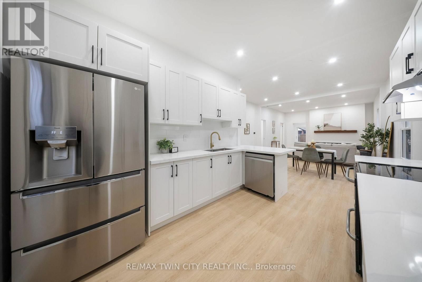 8 MAIN STREET Image 10