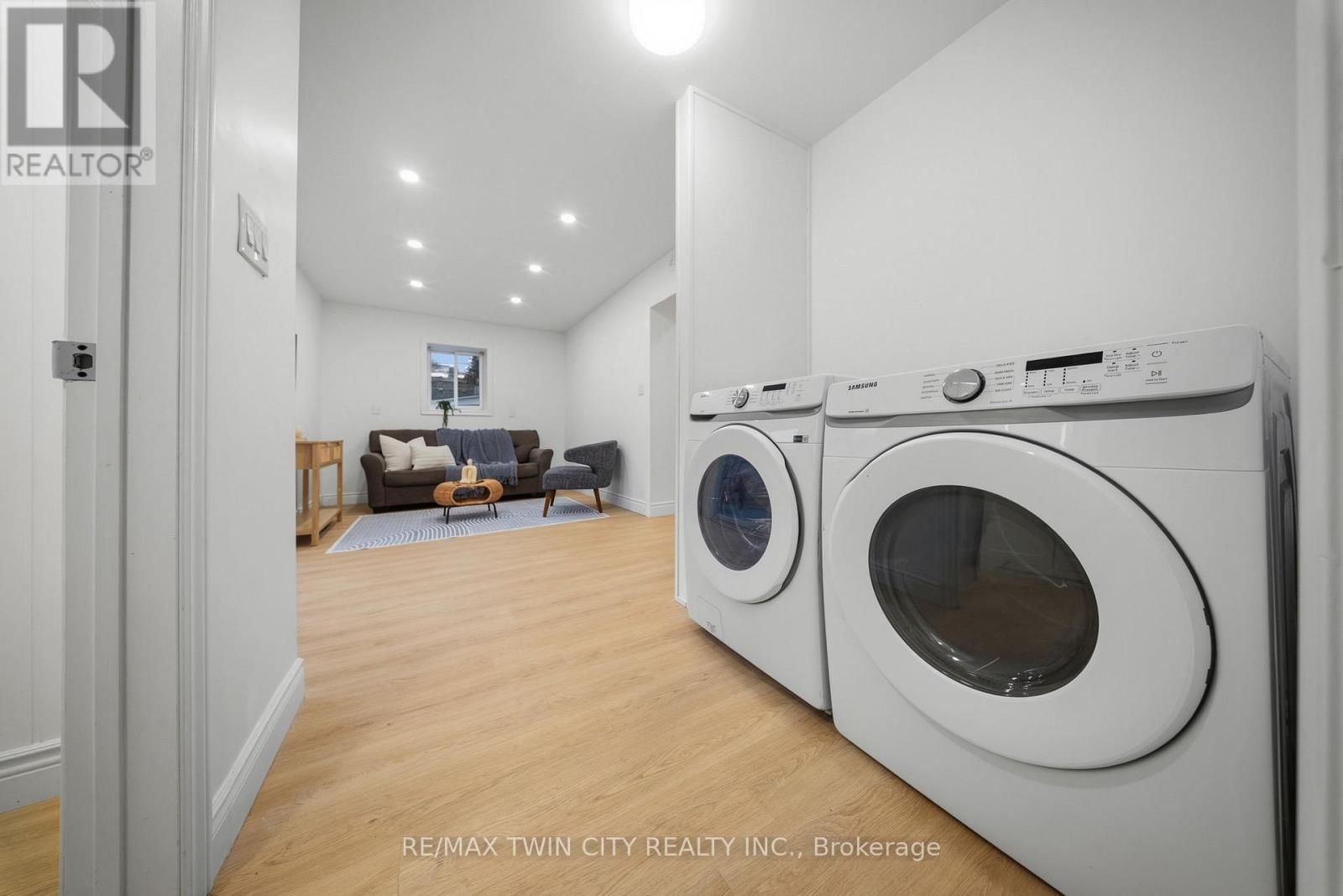 8 MAIN STREET Image 17