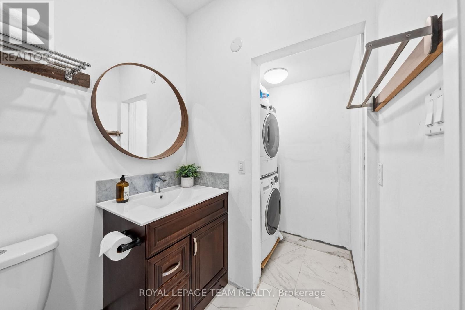 960 FISHER AVENUE WEST Image 21