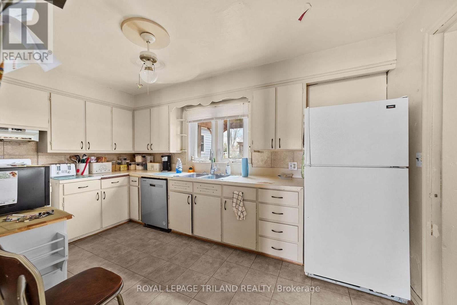 22929 HAGERTY ROAD Image 29