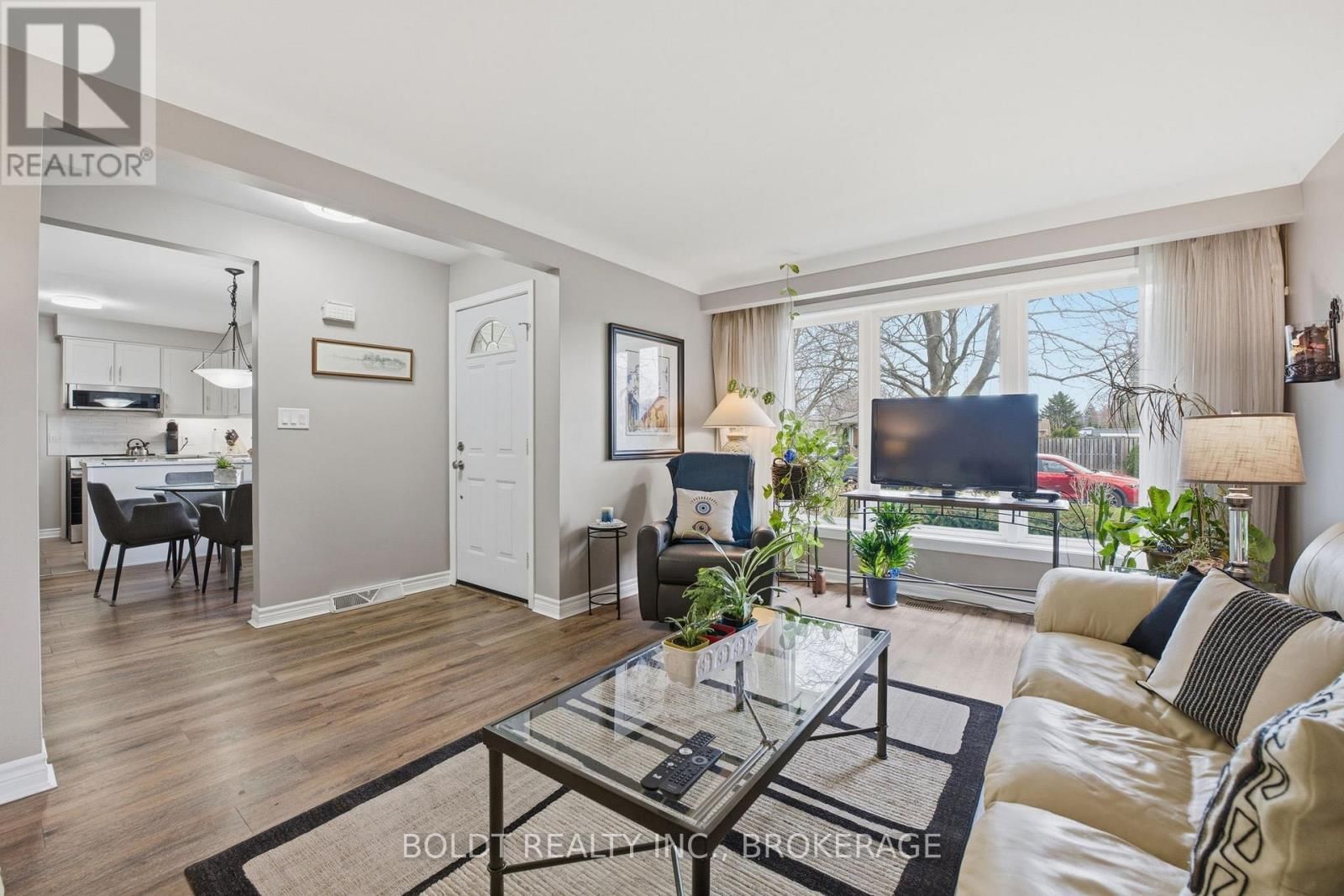 95 PRINCE CHARLES DRIVE Image 13