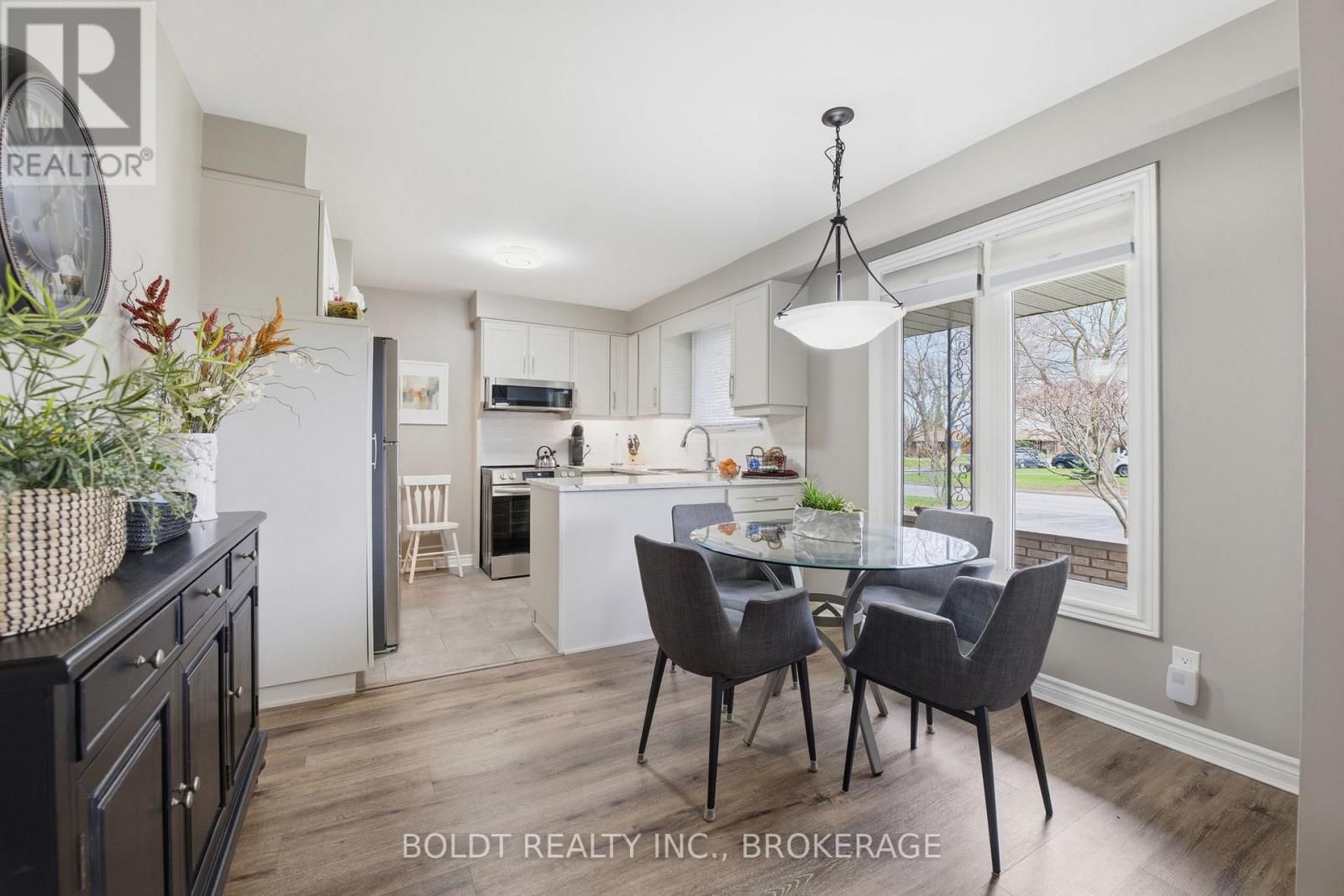 95 PRINCE CHARLES DRIVE Image 14