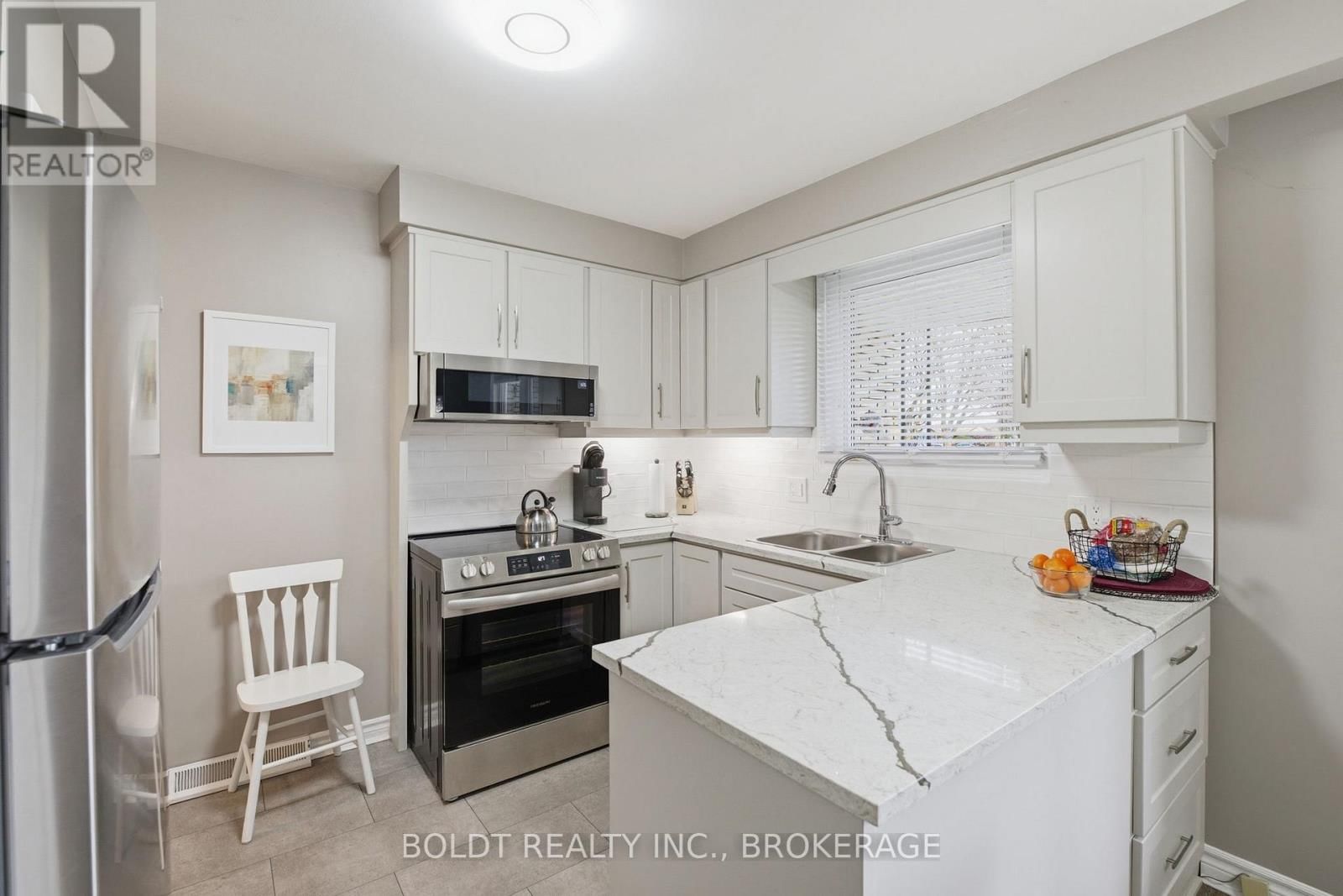 95 PRINCE CHARLES DRIVE Image 16