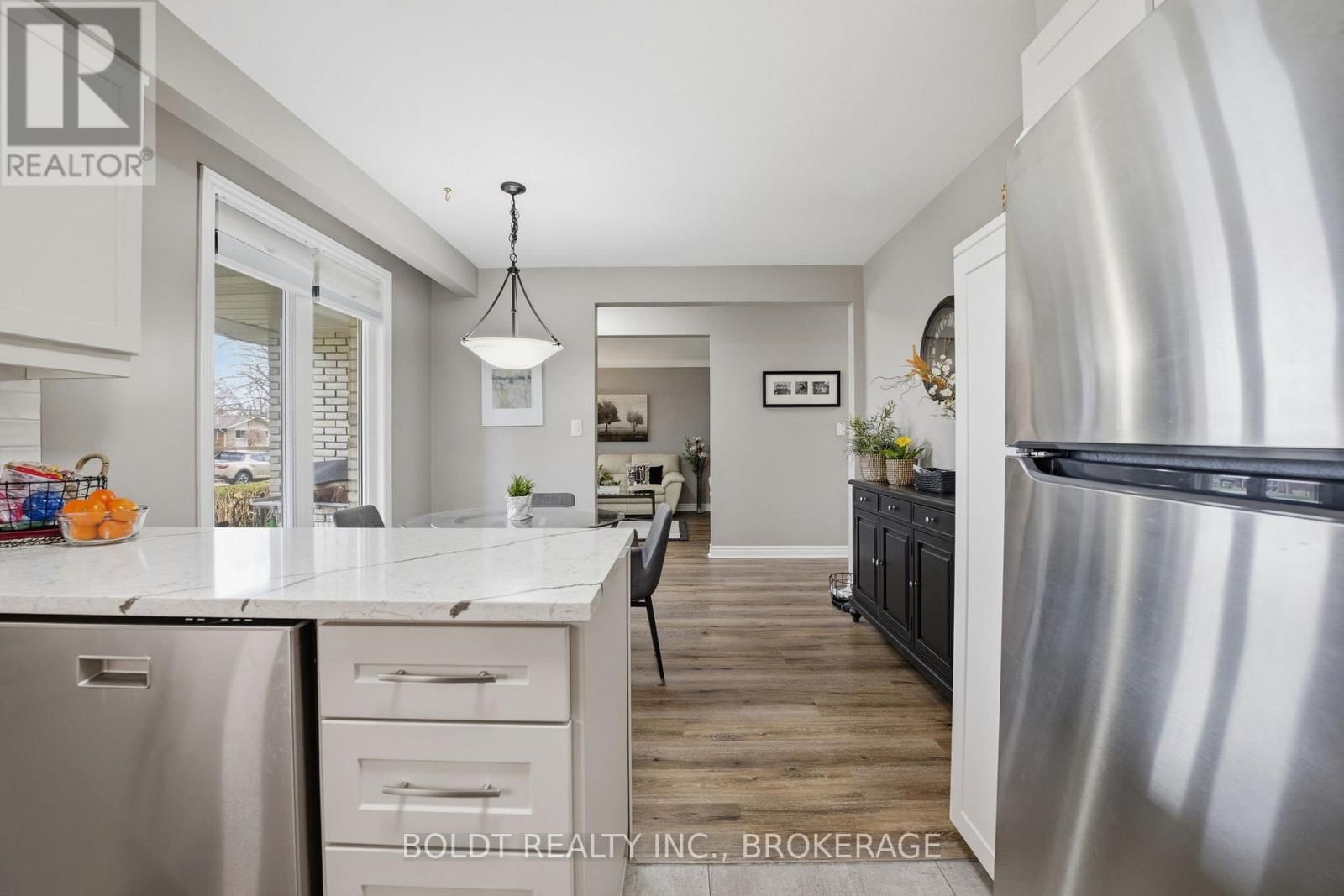 95 PRINCE CHARLES DRIVE Image 19